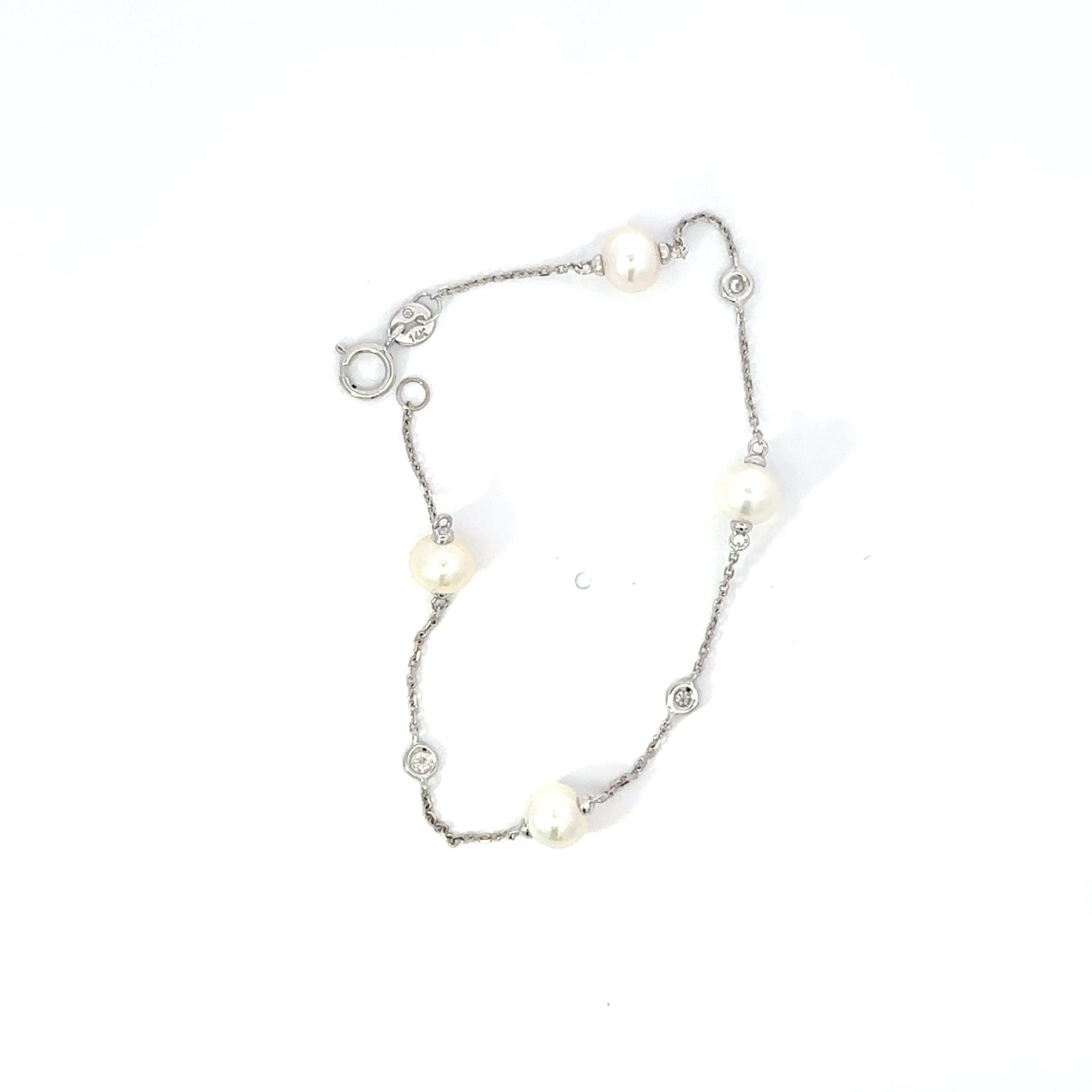 Pearl & diamond bracelet