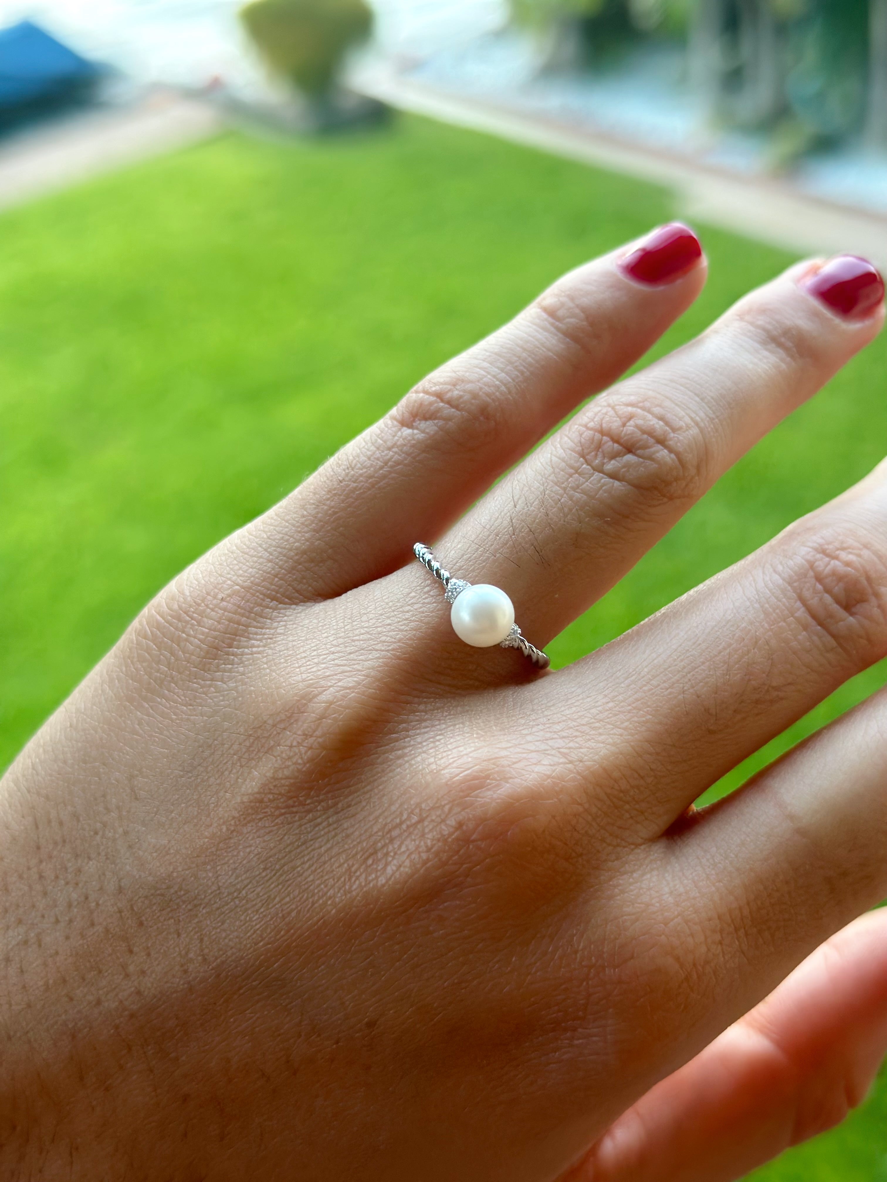 White gold diamond pearl ring