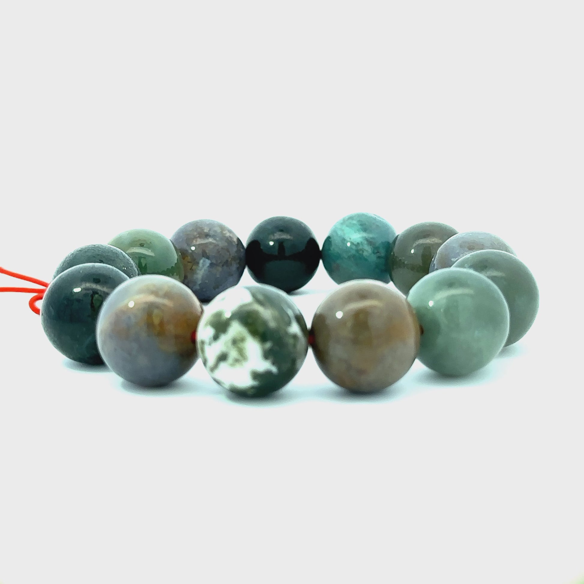 Natural jade crystals beads bracelet__2023-10-10-14-19-52.mp4